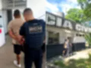 Homem é detido após agredir mulher em ônibus de Cubatão por discussão por assento