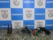 Homem de 34 anos é preso por ameaçar esposa com armas em Volta Redonda