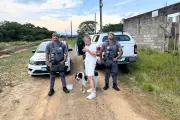Idoso de 76 anos é agredido e tem carro roubado com cachorro dentro em Peruíbe