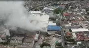 Incêndio atinge fábrica de vidros no Jacaré, Zona Norte do Rio de Janeiro