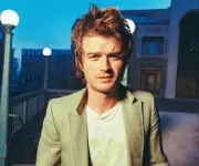 Joe Keery, de Stranger Things, supera Taylor Swift no Spotify após 78 dias