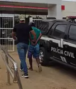 Jovem é preso por roubar mãe idosa e incendiar casa em Coité do Nóia, AL