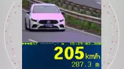 Luxo a 205 km/h: PRF flagra carro esportivo em alta velocidade na BR-376