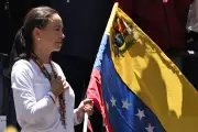 María Corina Machado pede transição ordenada e se diz pronta para assumir poder na Venezuela