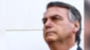 Moraes autoriza Bolsonaro a receber visitas aos sábados e caminhar em campo de futebol na Papuda