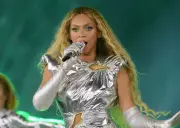 Paes lança enquete: Beyoncé, Rihanna ou U2 no show de Copacabana em 2026?