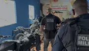 PMs desmantelam desmanche de motos em igrejas abandonadas na Baixada Fluminense
