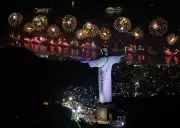 Réveillon do Rio bate recorde com 5,1 milhões de pessoas e show de drones inédito