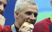 Ryan Lochte vende 3 medalhas de ouro olímpicas por mais de US$ 385 mil