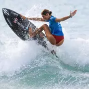 Surfista paranaense Luara Mandelli entra no top 10 mundial júnior nas Filipinas