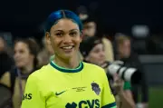 Trinity Rodman se torna a jogadora mais bem paga do futebol feminino com contrato milionário