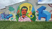 Uberlândia ganha mural de Wagner Moura em homenagem ao filme 'O Agente Secreto'