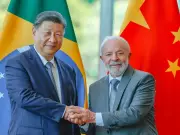 Xi Jinping pede a Lula alinhamento histórico e defesa da ONU em telefonema