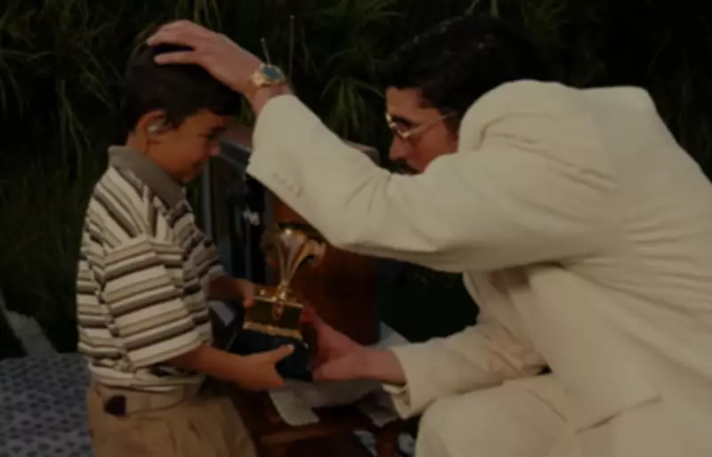 É #FAKE que Bad Bunny recebeu menino detido pelo ICE no show do Super Bowl