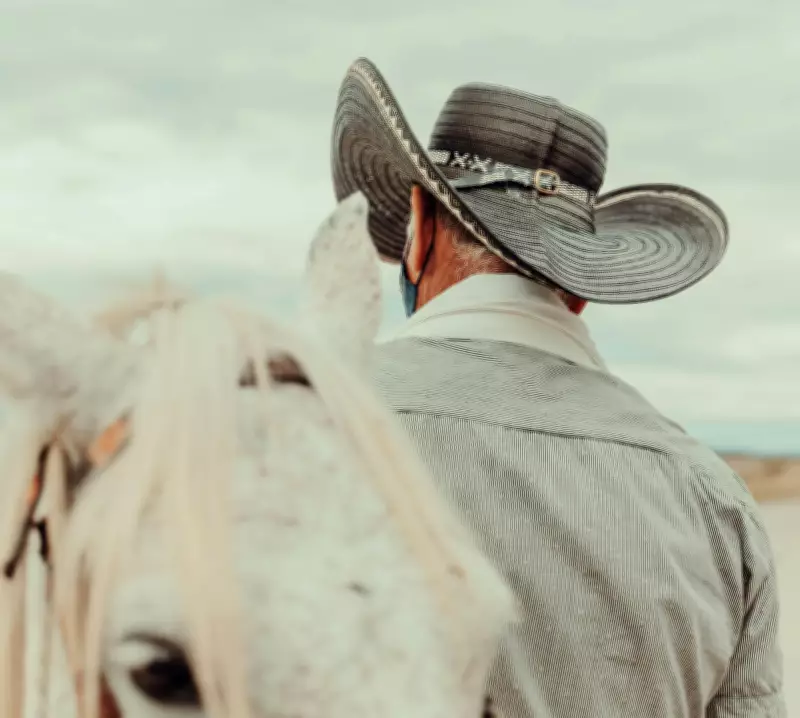 É mentira que nova portaria proíbe chapéu na roça e obriga capacete