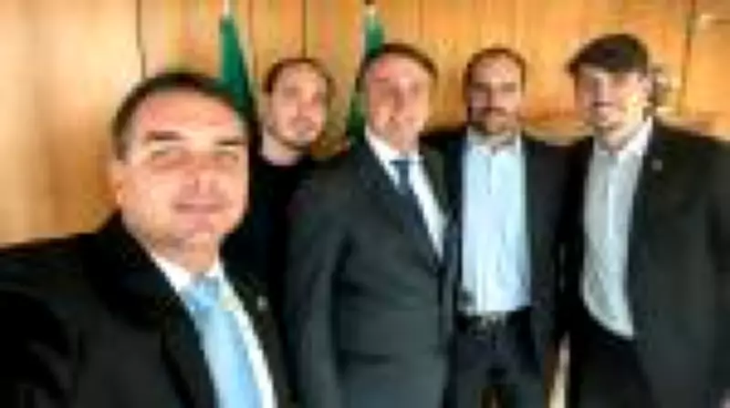 A Resiliência Política de Bolsonaro: Como a Influência Familiar Molda o Cenário Eleitoral