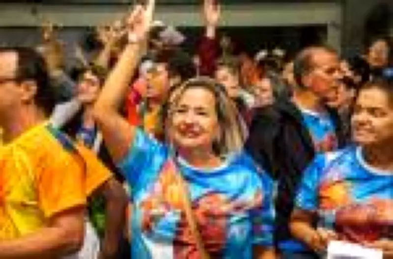 Acadêmicos de Niterói homenageia Lula com enredo emocionante na Sapucaí