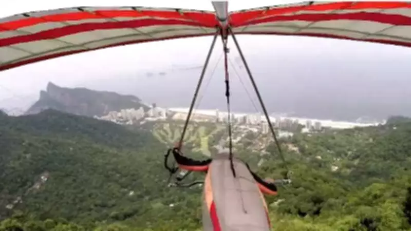 Acidente com asa-delta em São Conrado deixa um morto e mulher em estado grave