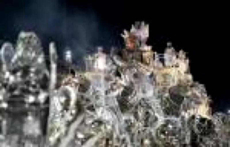 Acidente com carro alegórico de escola ligada a vice do PT deixa ferido grave no Rio