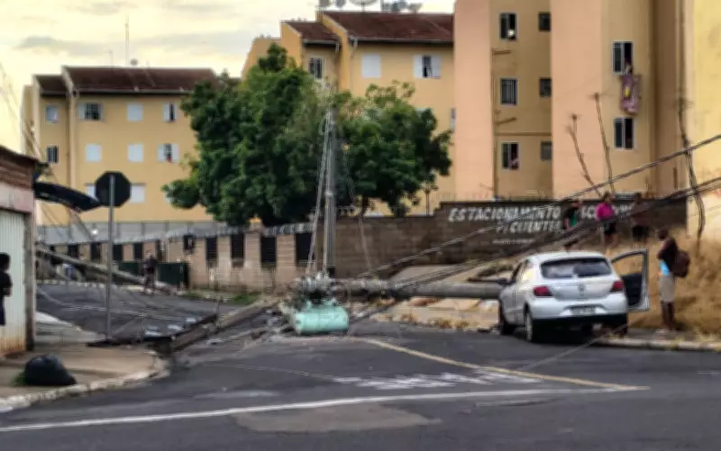 Acidente em Franca derruba três postes e deixa motorista ferido após colisão