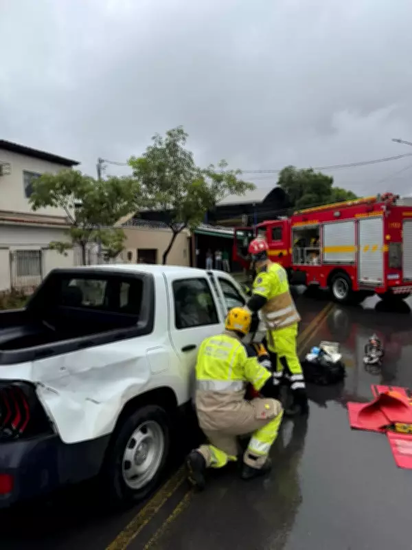 Acidente entre caminhão e caminhonete deixa dois feridos em Montes Claros