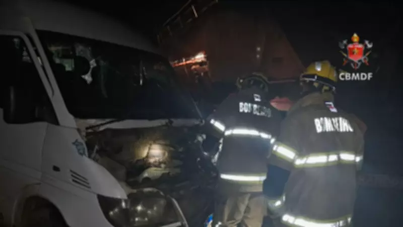 Acidente entre van e carreta deixa nove feridos na BR-020, no Distrito Federal