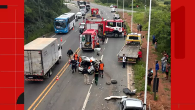 Acidente fatal na Avenida Mestre Álvaro na Serra: mulher morre e família fica ferida