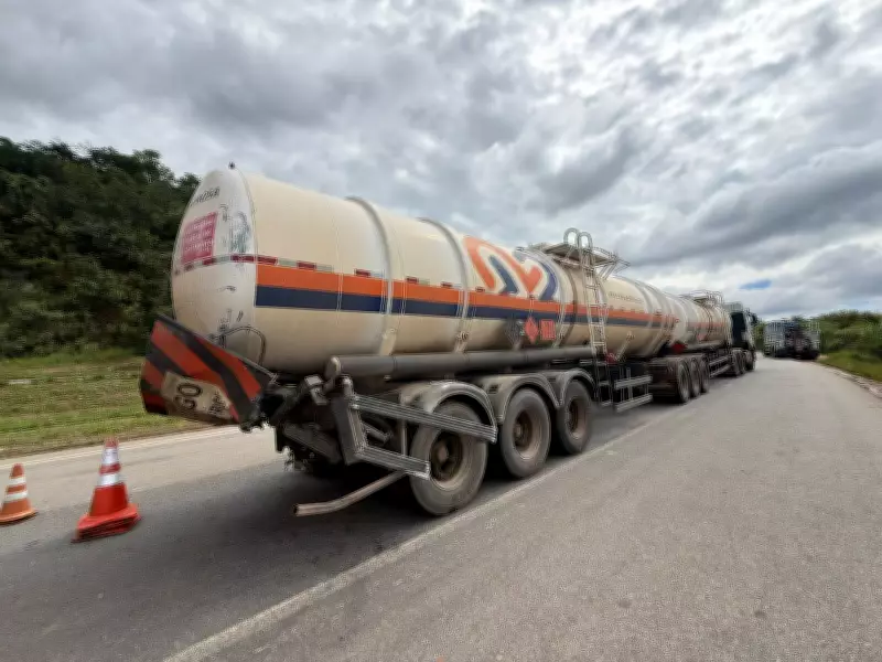 Acidente fatal na BR-262 em Pará de Minas deixa motorista morto após colisão com carreta de álcool