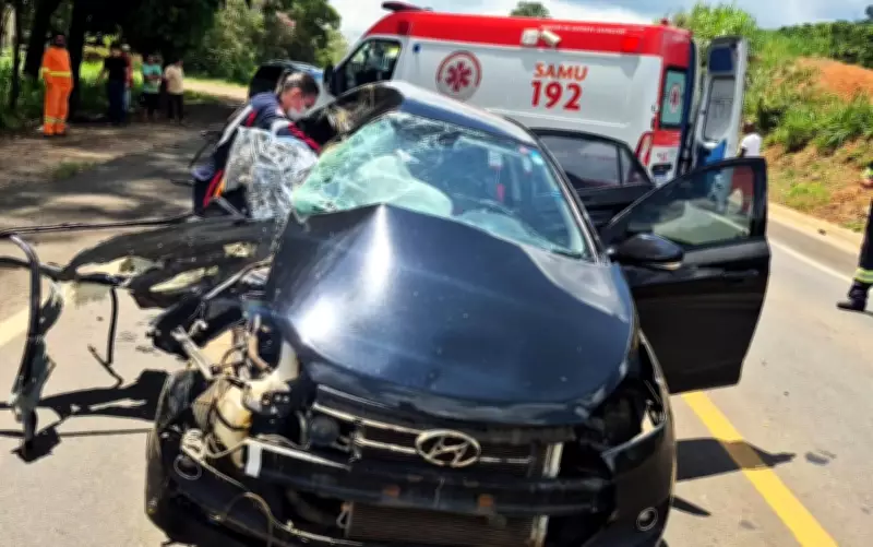 Acidente fatal na BR-491 em Guaxupé mata casal e filha de 7 anos