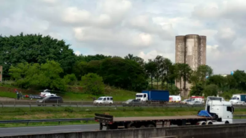 Acidente grave com motociclista interdita totalmente a Rodovia Anhanguera em Sumaré