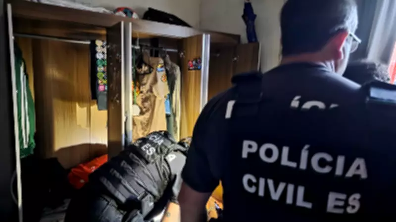 Adolescente é apreendido na Serra por suspeita de transmitir violência e tortura de animais na internet