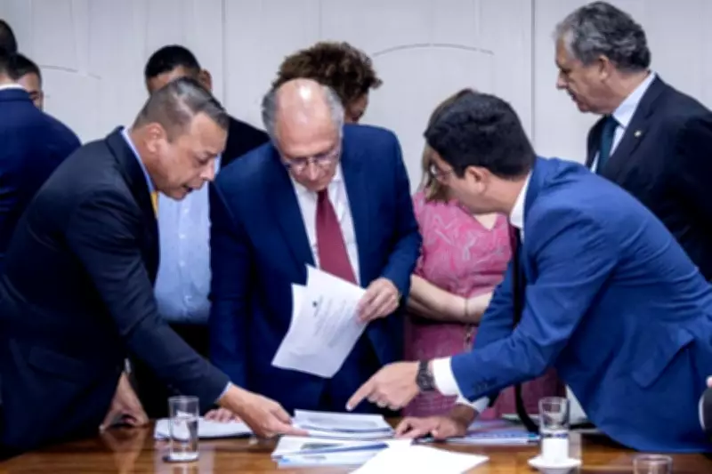 Alckmin anuncia R$ 2 bilhões para indústria química em meio à crise no Polo de Cubatão