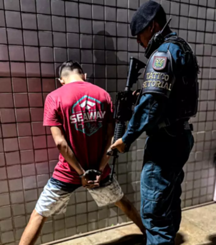Almoxarife de 22 anos é preso com drogas escondidas sob cama e forro em Boa Vista