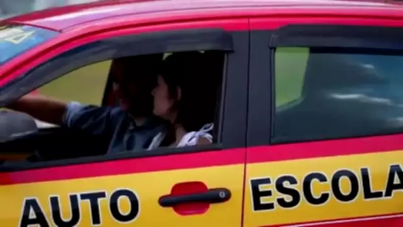 Alunos mantêm treino de baliza mesmo após fim da exigência no exame da CNH