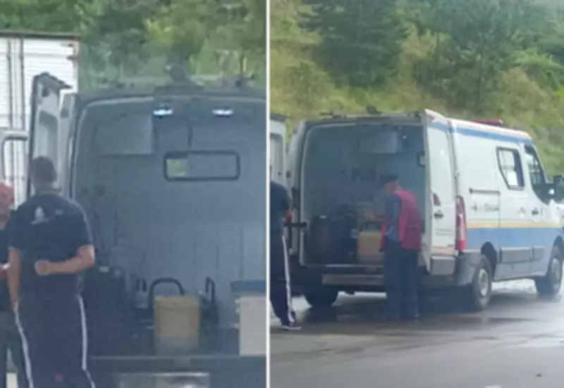 Ambulância é usada para transportar galões de combustível em Teresópolis