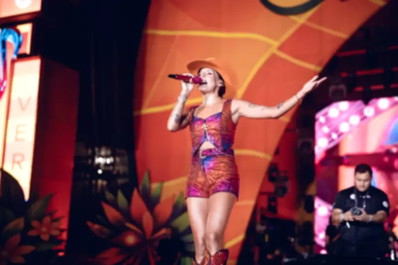 Ana Castela e Zé Felipe atraem multidão de 350 mil no carnaval sertanejo de Balneário Camboriú