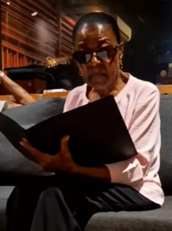 Aos 90 anos, Alaíde Costa inicia gravação de novo álbum com músicas inéditas em São Paulo