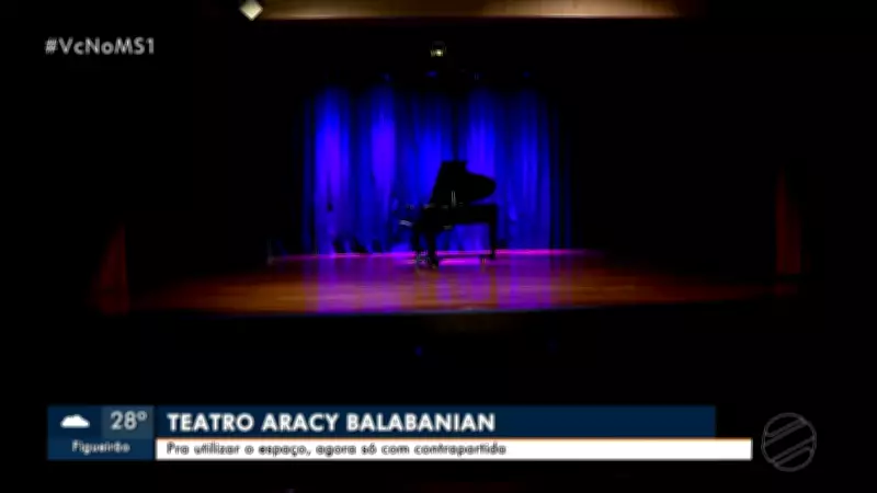 Artistas em MS precisam doar bens como geladeira e ar-condicionado para usar teatro público