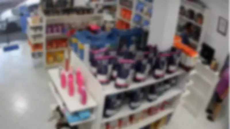 Assaltante pede desculpas durante crime em petshop de Curitiba e alega dívidas