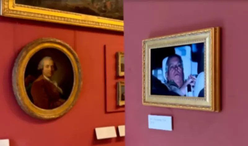 Ativistas Penduram Foto do Ex-Príncipe Andrew no Louvre em Protesto por Justiça