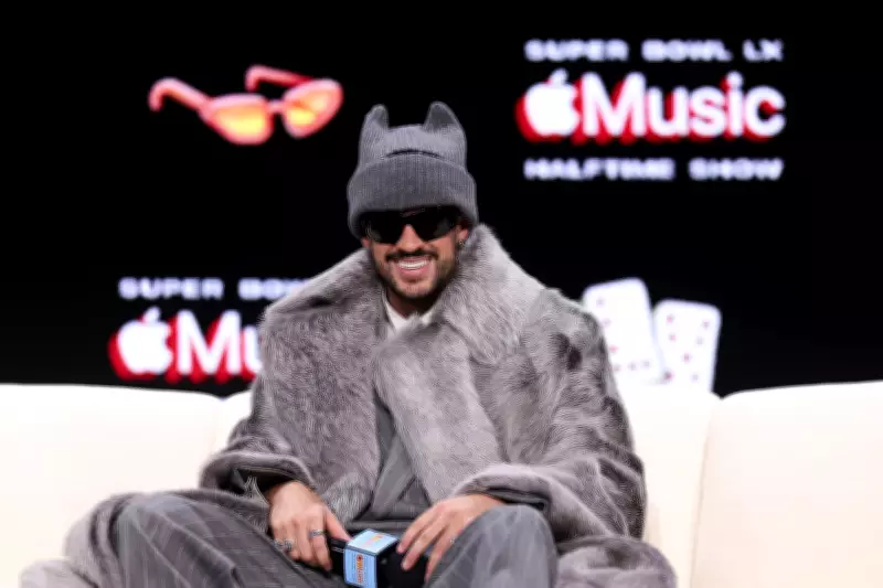 Bad Bunny faz história no Super Bowl LX como primeiro artista masculino de língua espanhola no Halftime Show