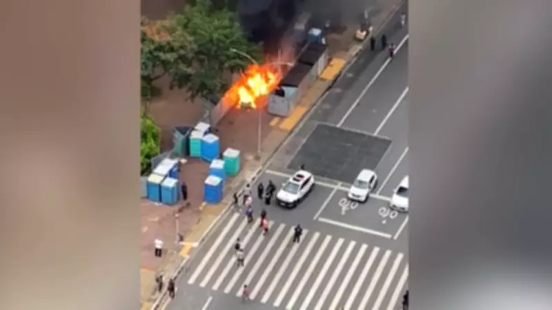 Banheiros químicos são incendiados durante Carnaval de rua em São Paulo