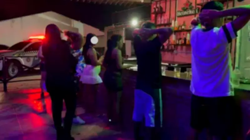 Bar 'Sítio da Barbie' é interditado por tráfico e perturbação no litoral do Piauí