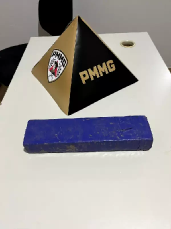 Barra de maconha é encontrada escondida em buraco e homem é preso em Santa Fé de Minas