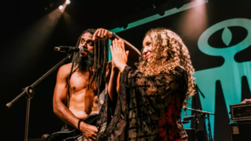 Baterista mirim de 13 anos rouba cena em show do Black Pantera em Sorocaba