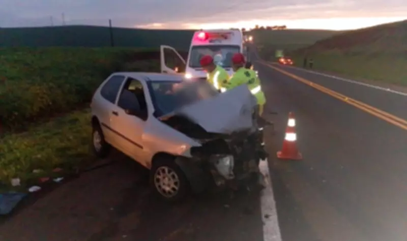 Batida frontal na BR-369 em Cambará deixa três mortos e dois feridos graves