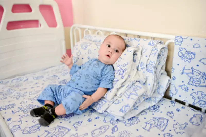 Bebê com apenas 35 cm de intestino deixa hospital após quase um ano de tratamento no Paraná