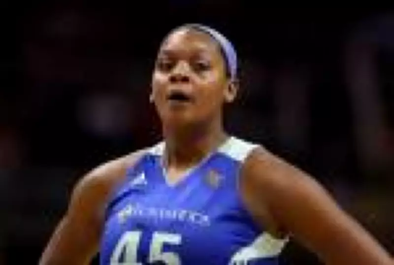Bicampeã da WNBA Kara Braxton morre aos 43 anos em acidente de carro nos EUA