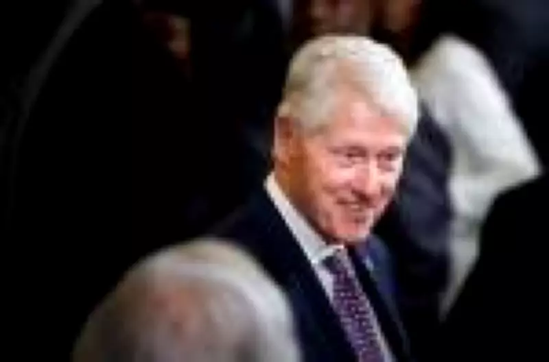 Bill Clinton nega conhecimento sobre crimes de Epstein em depoimento à Câmara dos EUA