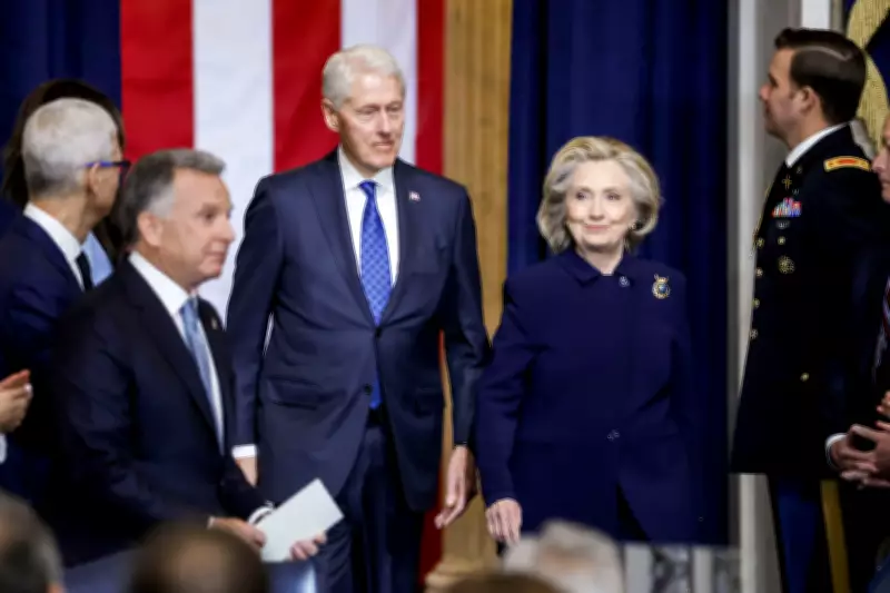 Bill e Hillary Clinton pedem depoimento público sobre caso Epstein